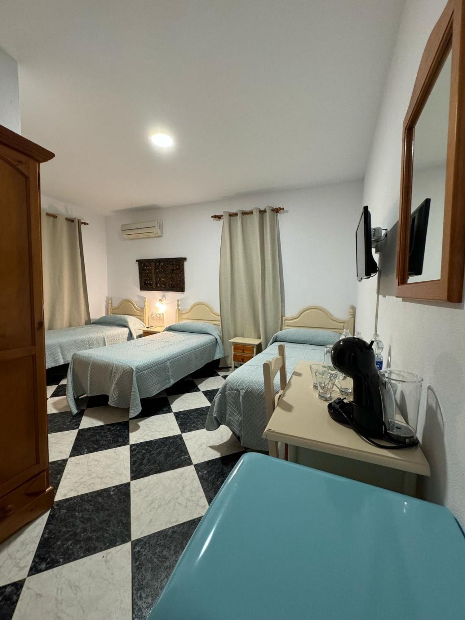 科尼尔-德拉弗龙特拉 罗萨莱斯旅馆酒店 外观 照片