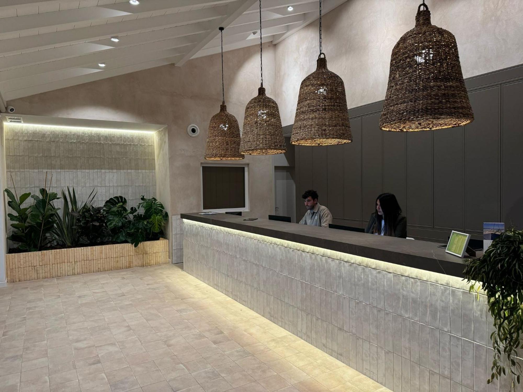 科尼尔-德拉弗龙特拉 罗萨莱斯旅馆酒店 外观 照片
